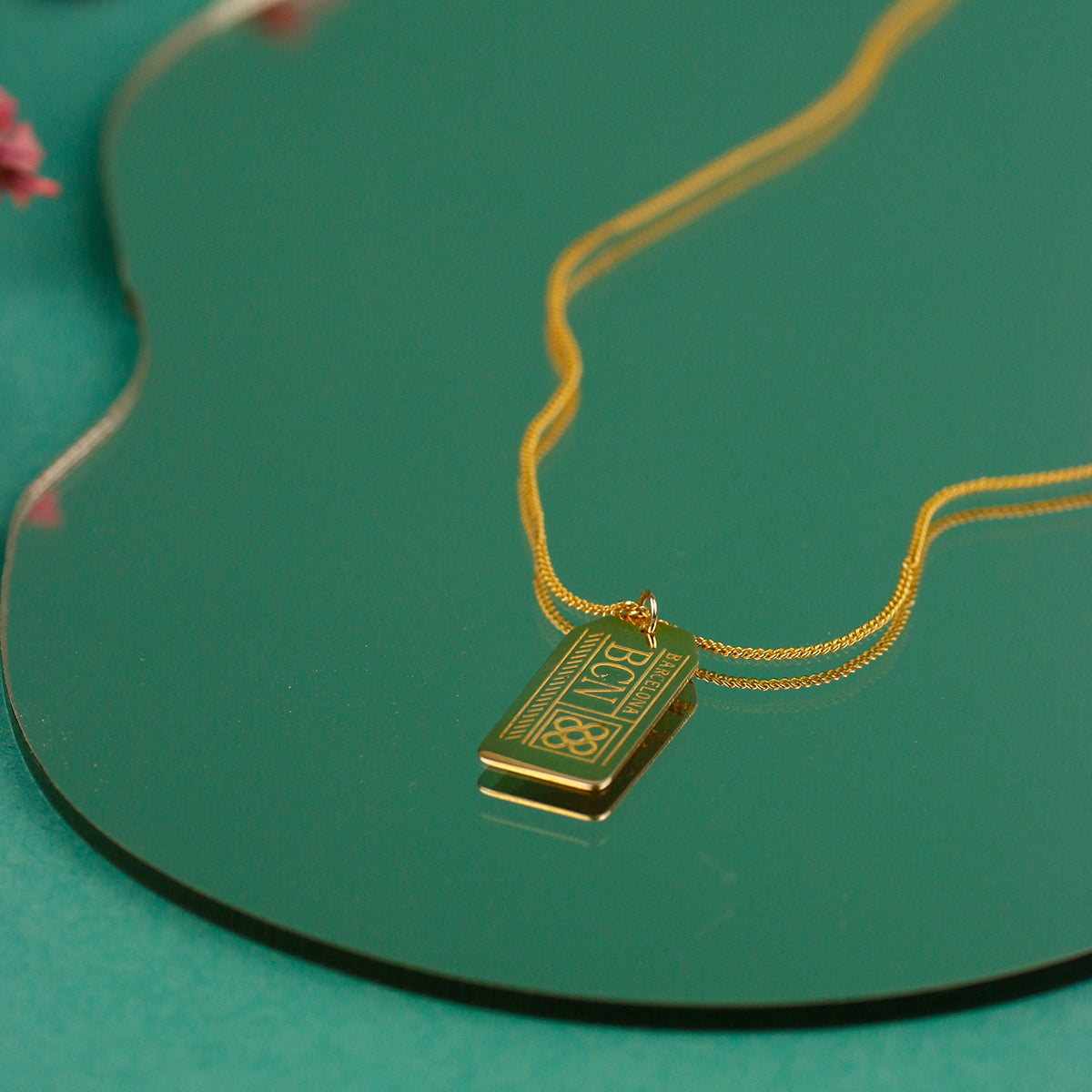 Collar Etiqueta de Maleta Dorado