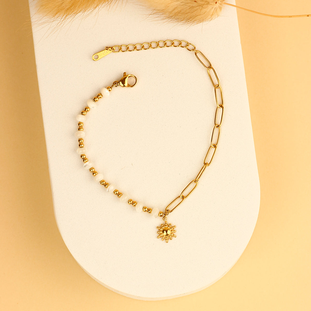 Pulsera con Estrella y Piedras Blancas