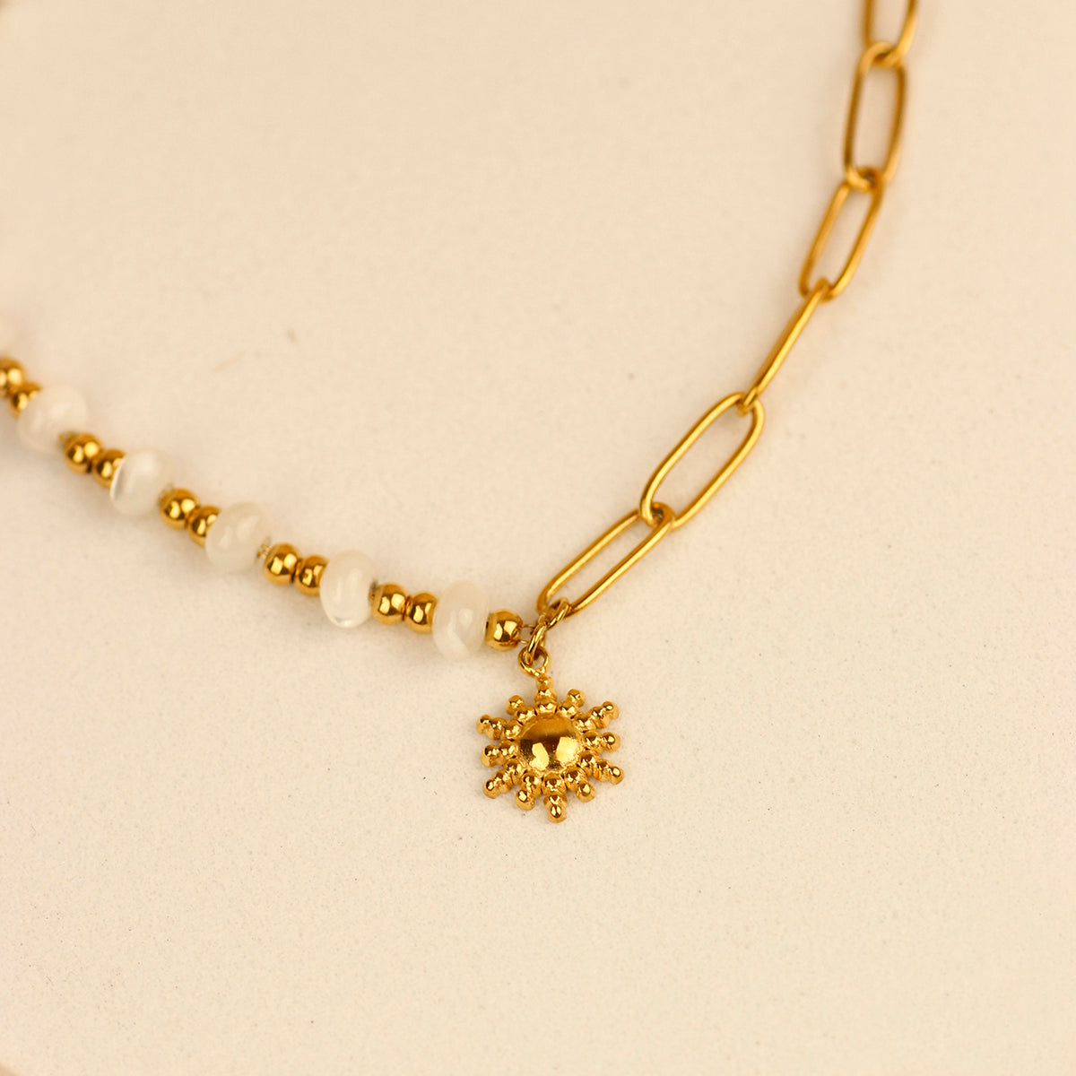 Pulsera con Estrella y Piedras Blancas