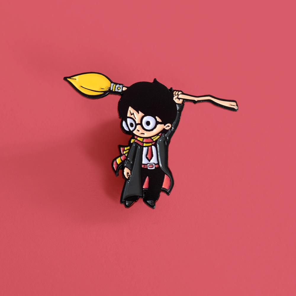 Harry Potter Hanging Pin - DesignPlace