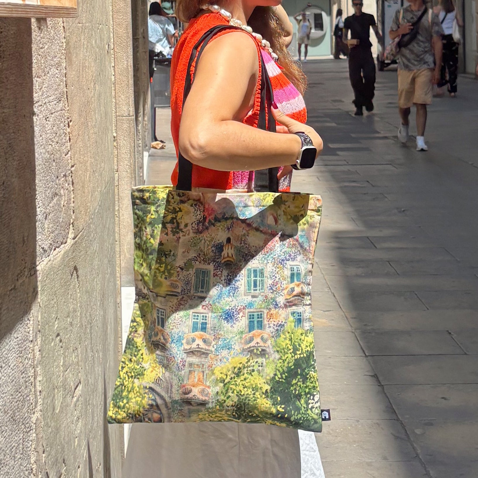 Casa Batllo en Verde Tote bag