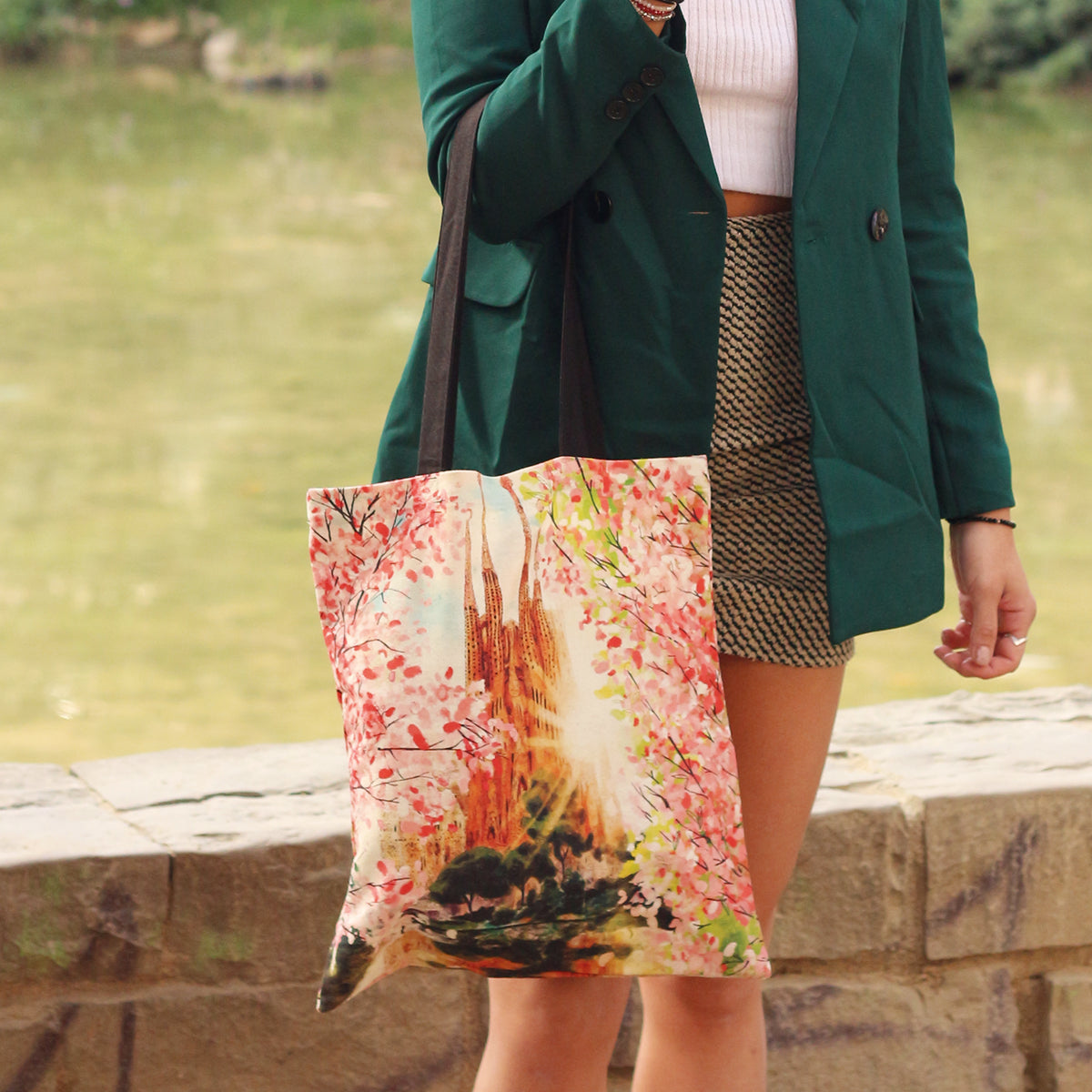 Sagrada Familia en primavera Tote bag